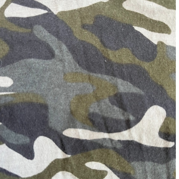 SHORT SLEEVE LACE UP CAMO BOYFRIEND TEE Size - Small - Picture 3 of 3